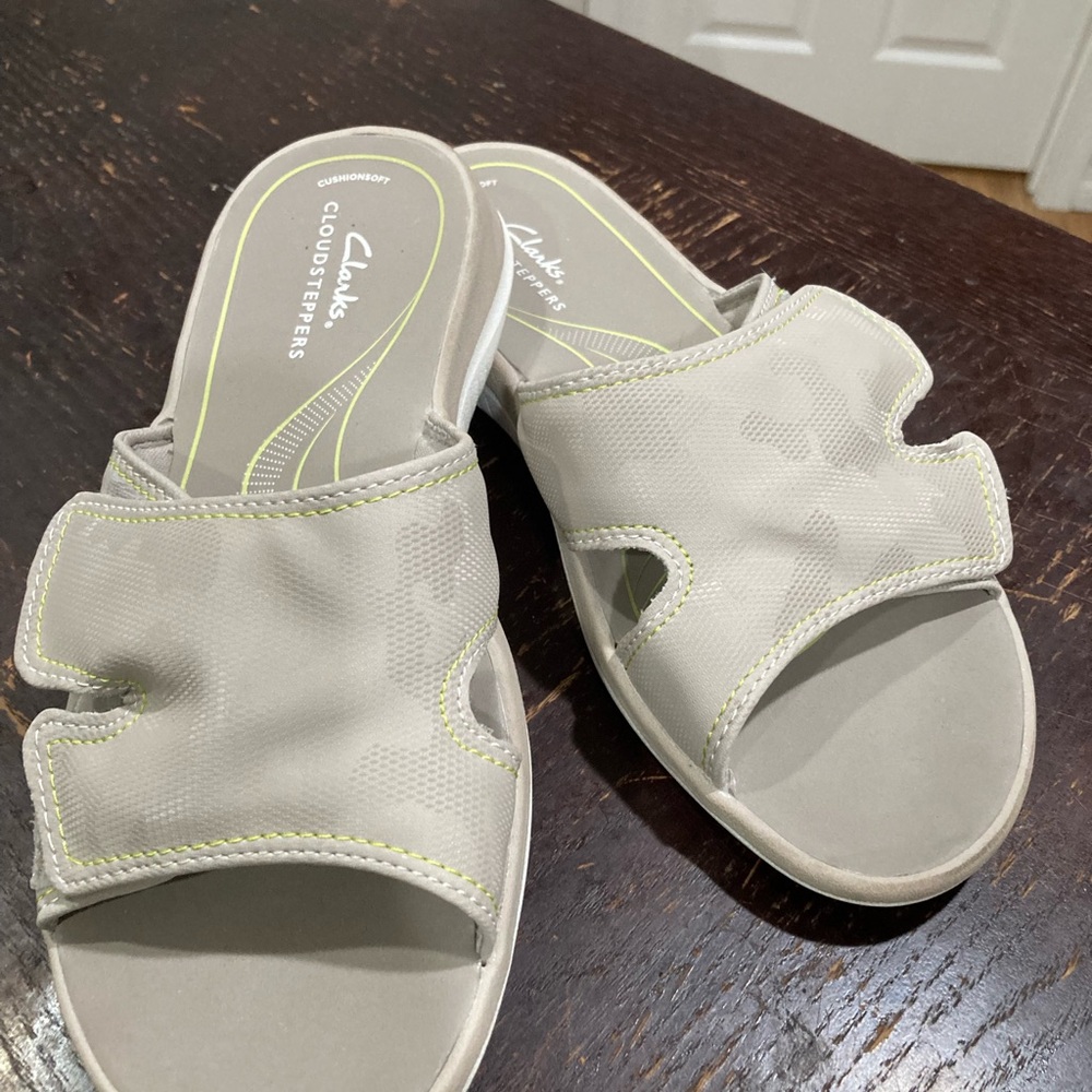 Clarks Women's Light Gray Slide Sandals